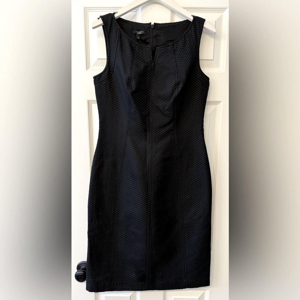 TALBOTS Black Textured, Sleeveless Sheath Dress with Notched V Neck - Size 4